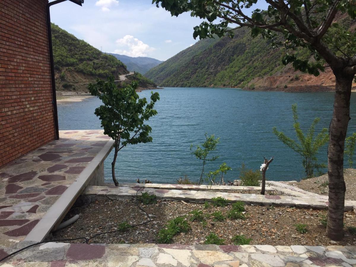 Borealis Guest House Koman المظهر الخارجي الصورة