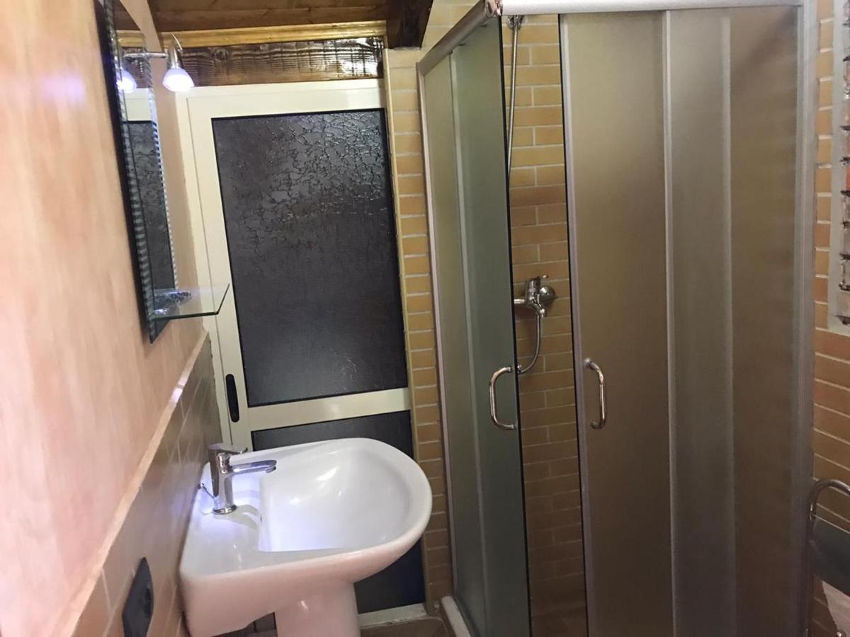 Borealis Guest House Koman المظهر الخارجي الصورة